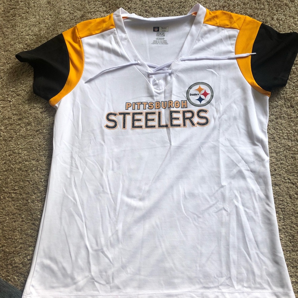 Women’s size XL Pittsburgh Steelers top.